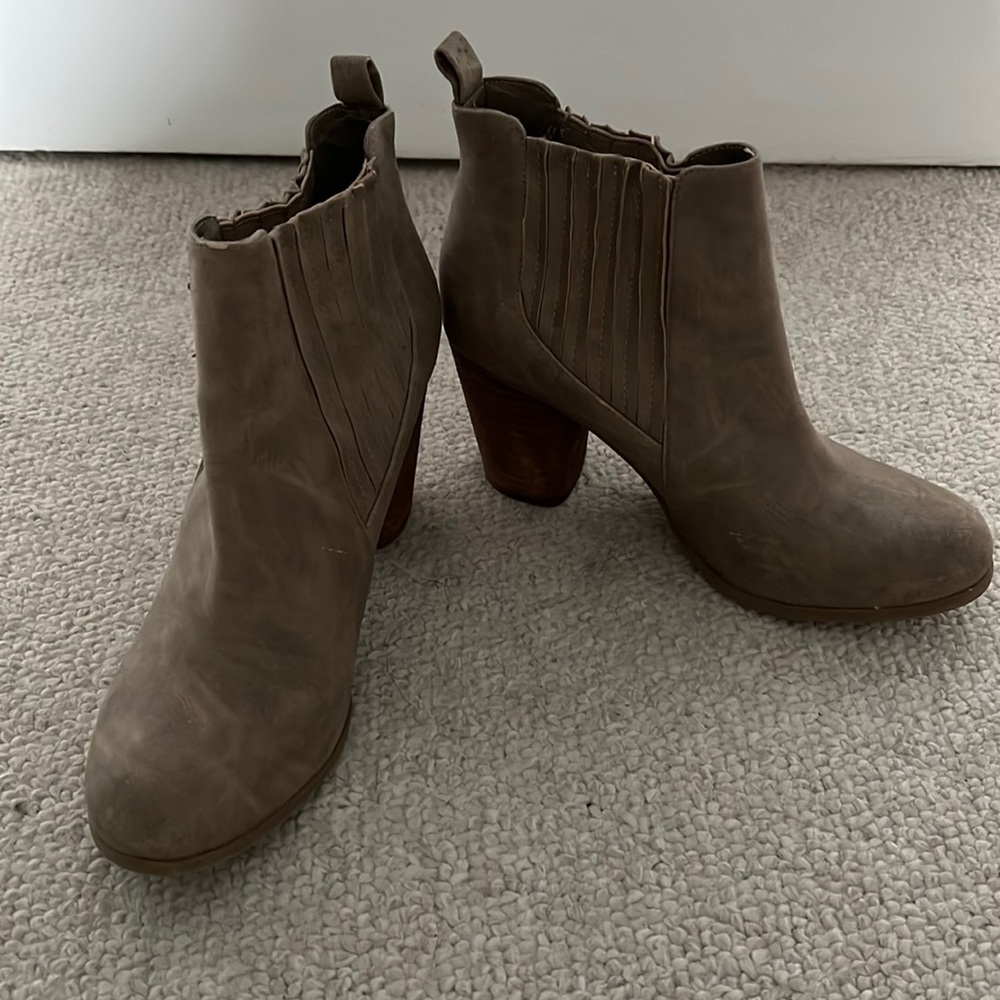 Beige madden girl booties size 7.5, lightly worn,